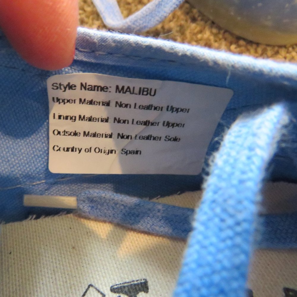 Like New Casual Women's Sneakers - Picture 11 of 13